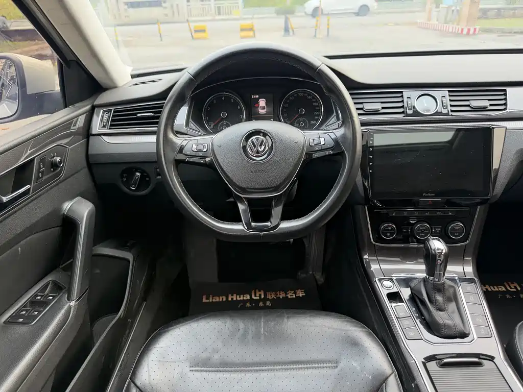 Volkswagen Passat — фото 16