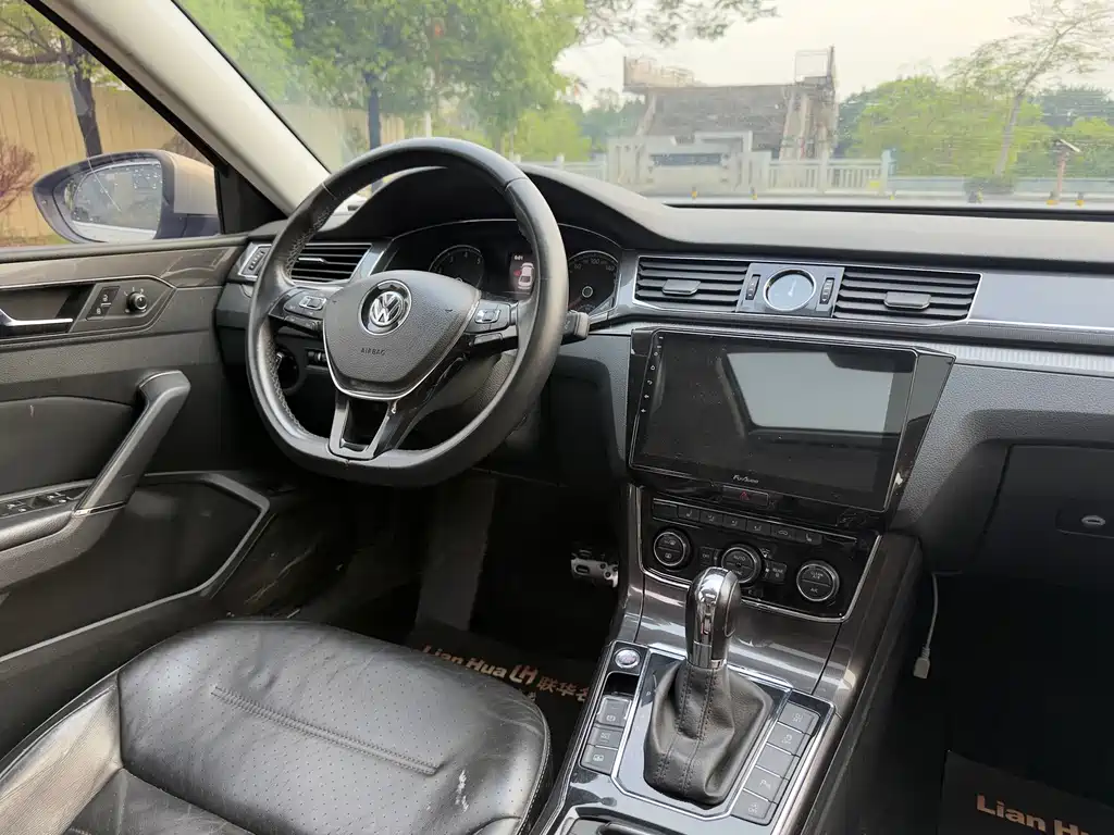 Volkswagen Passat — фото 19