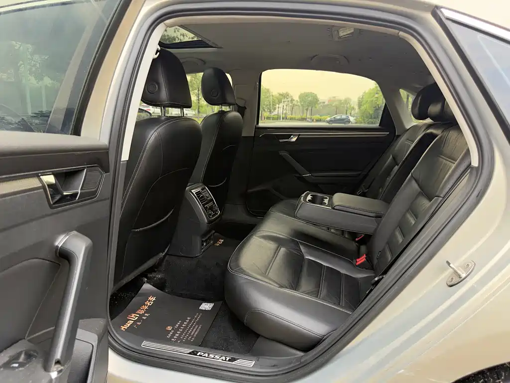 Volkswagen Passat — фото 20
