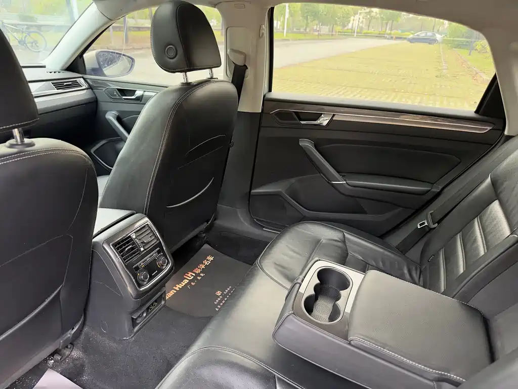 Volkswagen Passat — фото 23