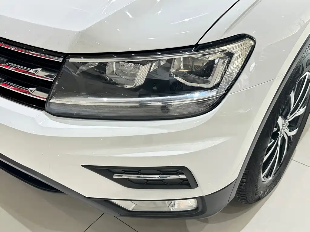 Volkswagen Tiguan L — фото 3