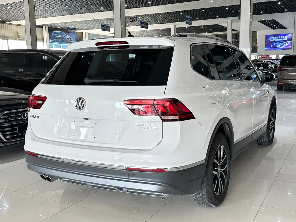 Volkswagen Tiguan L — фото 7