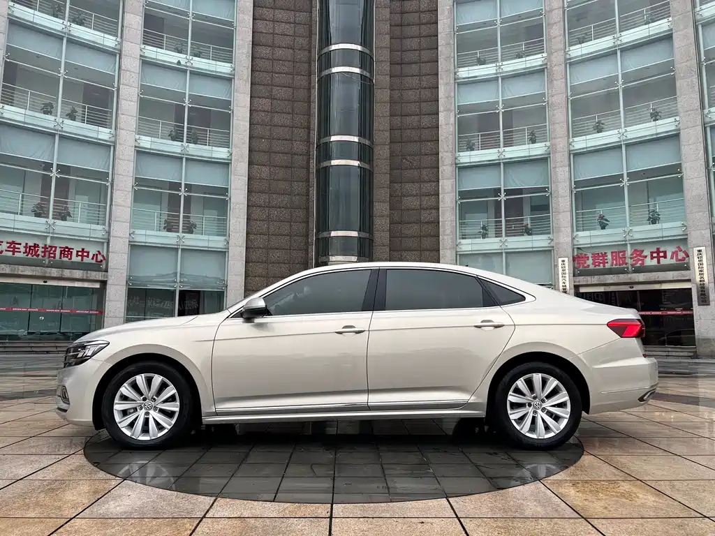 Volkswagen Passat — фото 3