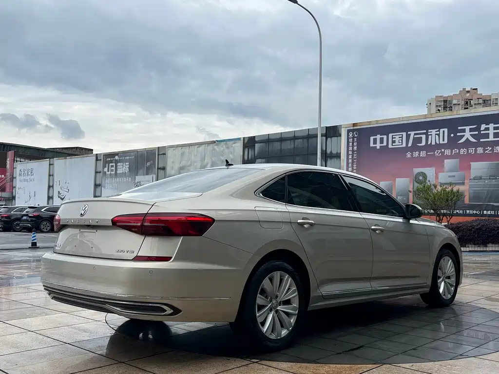 Volkswagen Passat — фото 6