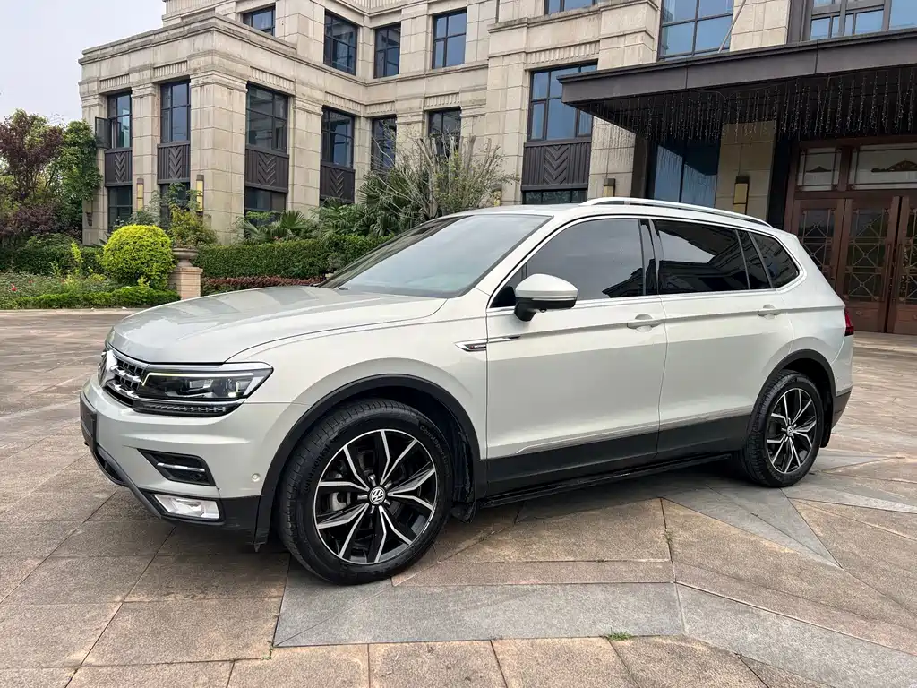Volkswagen Tiguan L — фото 2