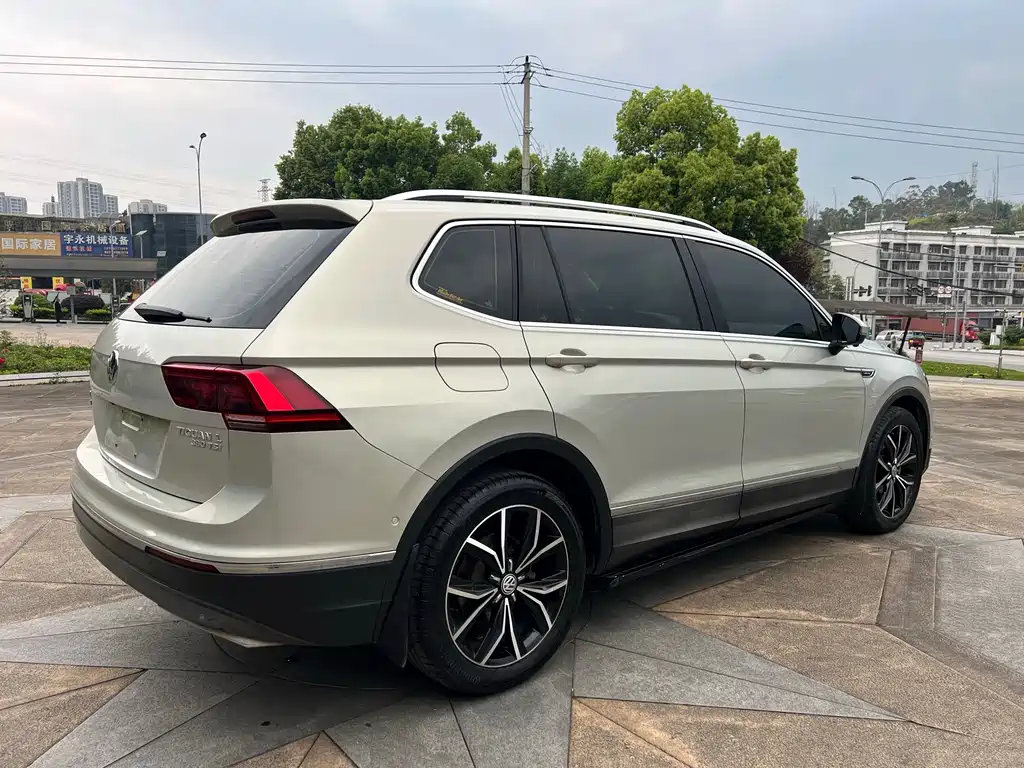 Volkswagen Tiguan L — фото 4