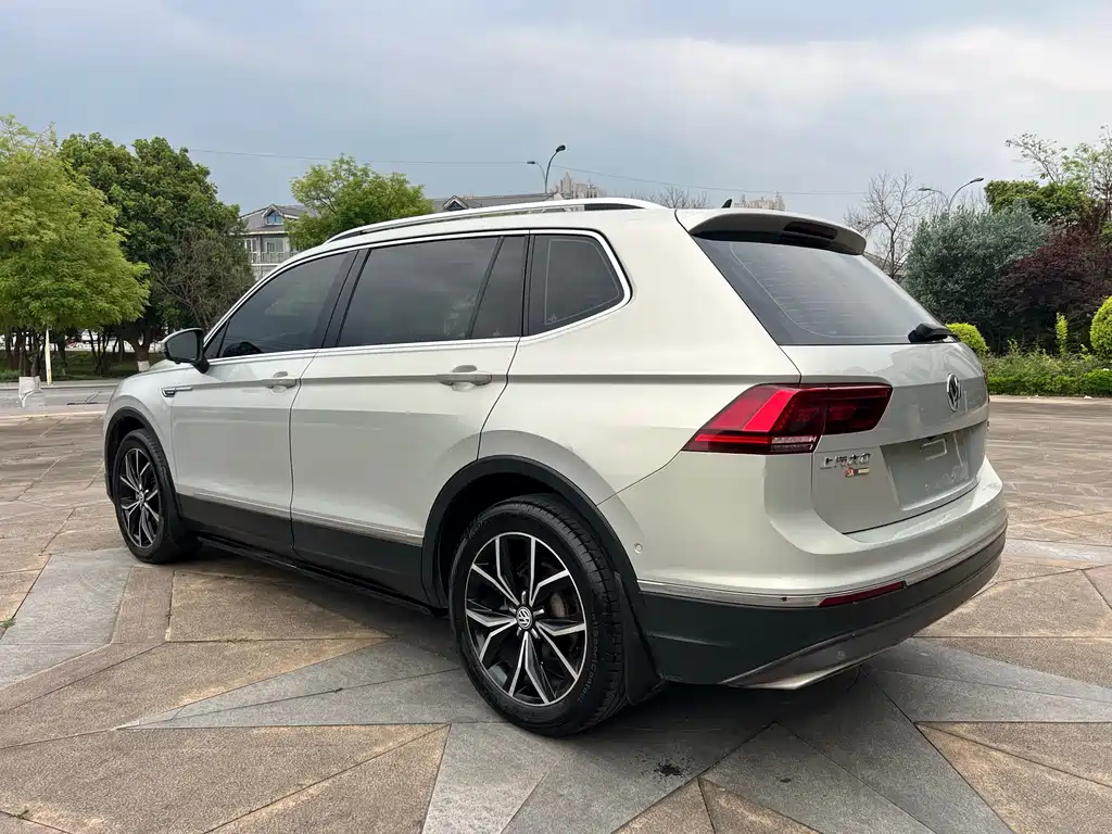 Volkswagen Tiguan L — фото 5