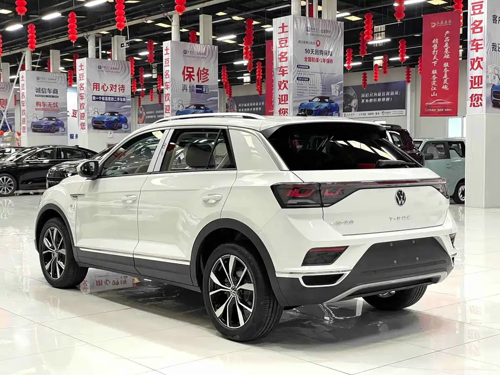 Volkswagen T-Roc — фото 10