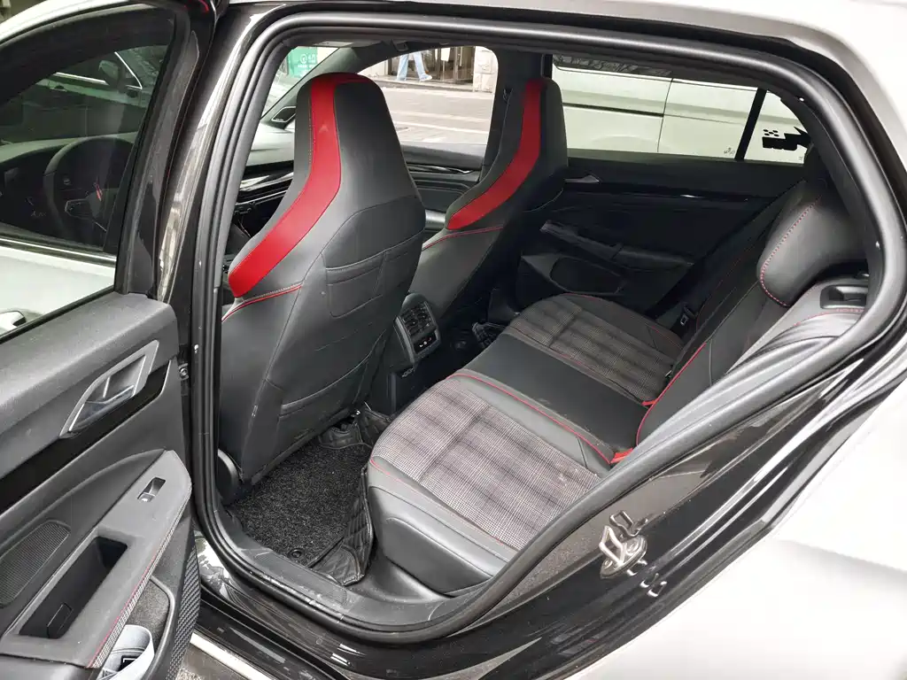 Volkswagen Golf GTI — фото 3