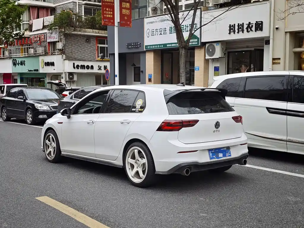 Volkswagen Golf GTI — фото 4