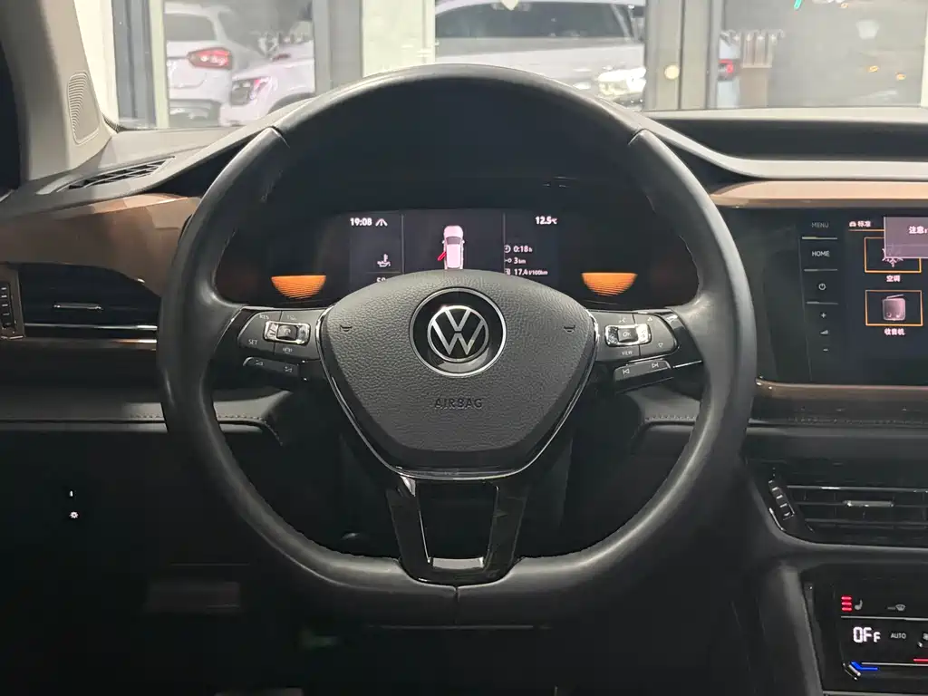 Volkswagen Tharu — фото 7