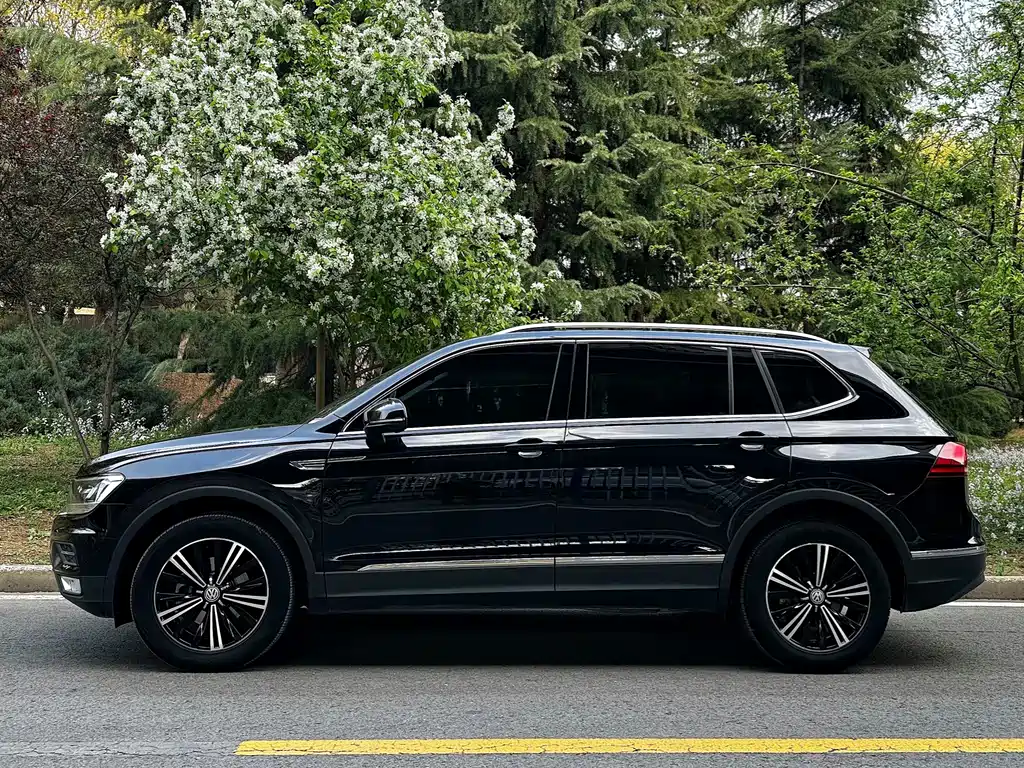 Volkswagen Tiguan L — фото 3