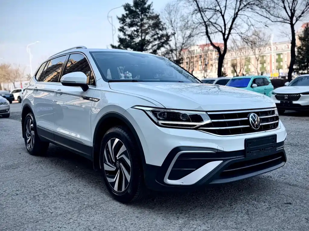 Volkswagen Tiguan L — фото 3