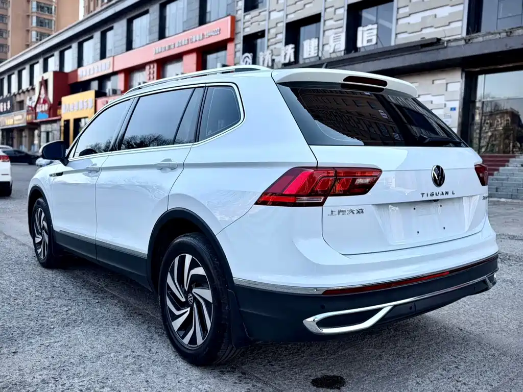 Volkswagen Tiguan L — фото 4