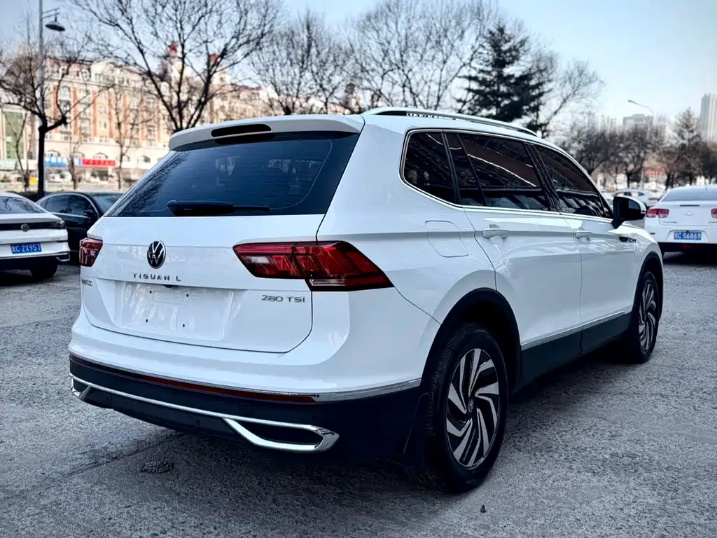 Volkswagen Tiguan L — фото 6