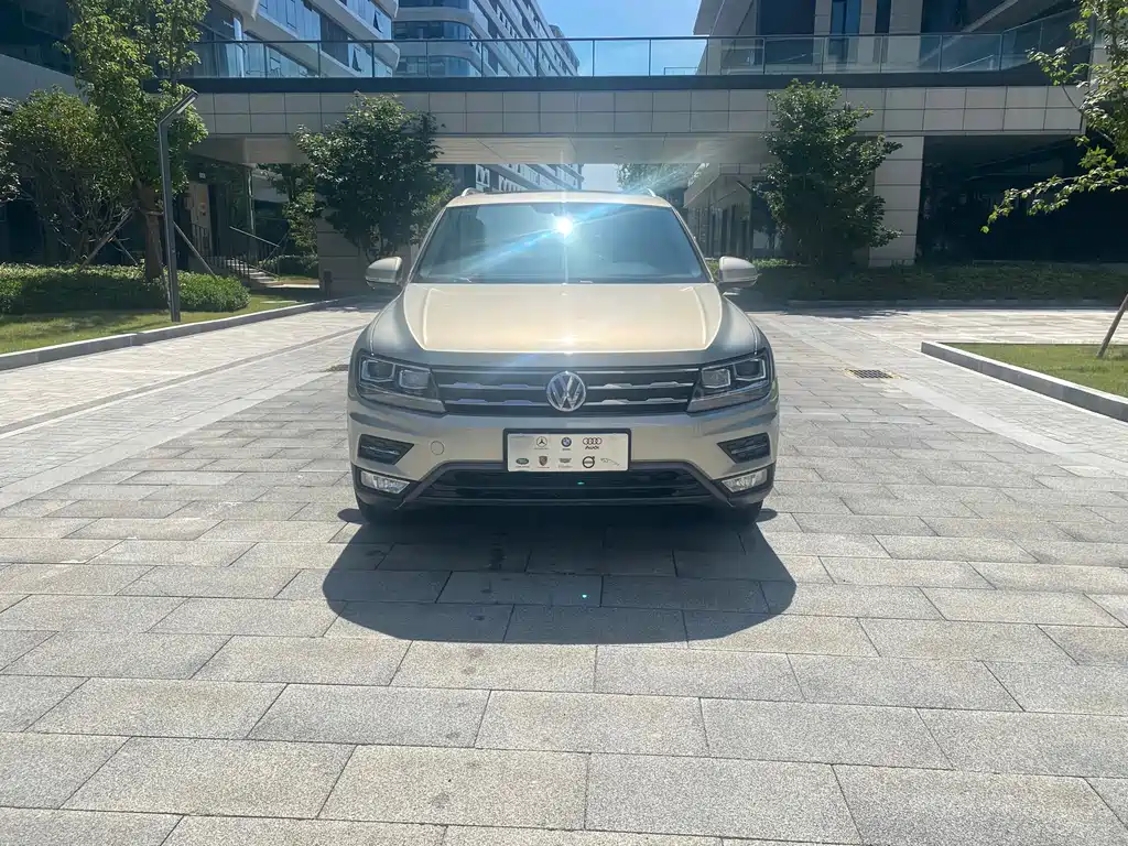 Volkswagen Tiguan L — фото 2