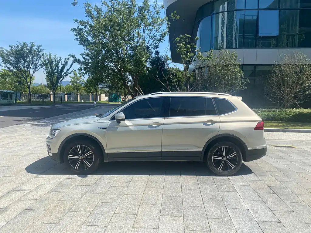 Volkswagen Tiguan L — фото 3