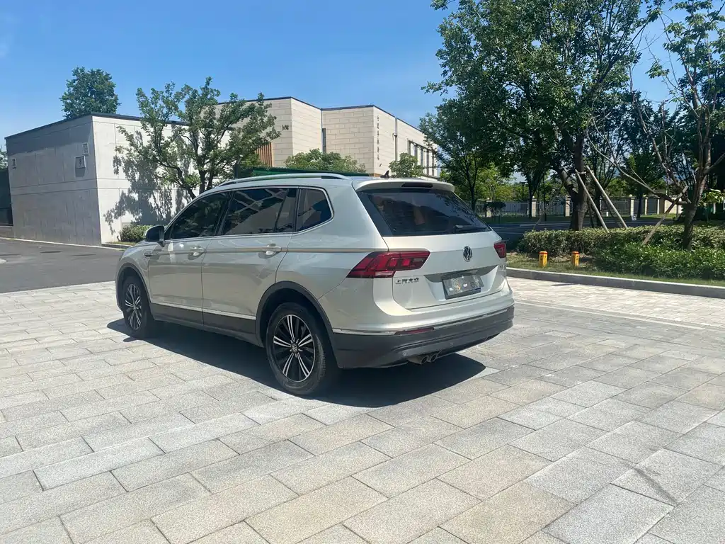 Volkswagen Tiguan L — фото 4