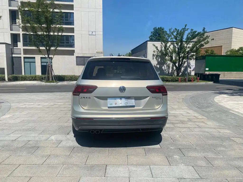 Volkswagen Tiguan L — фото 5