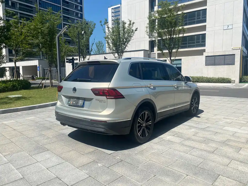 Volkswagen Tiguan L — фото 6