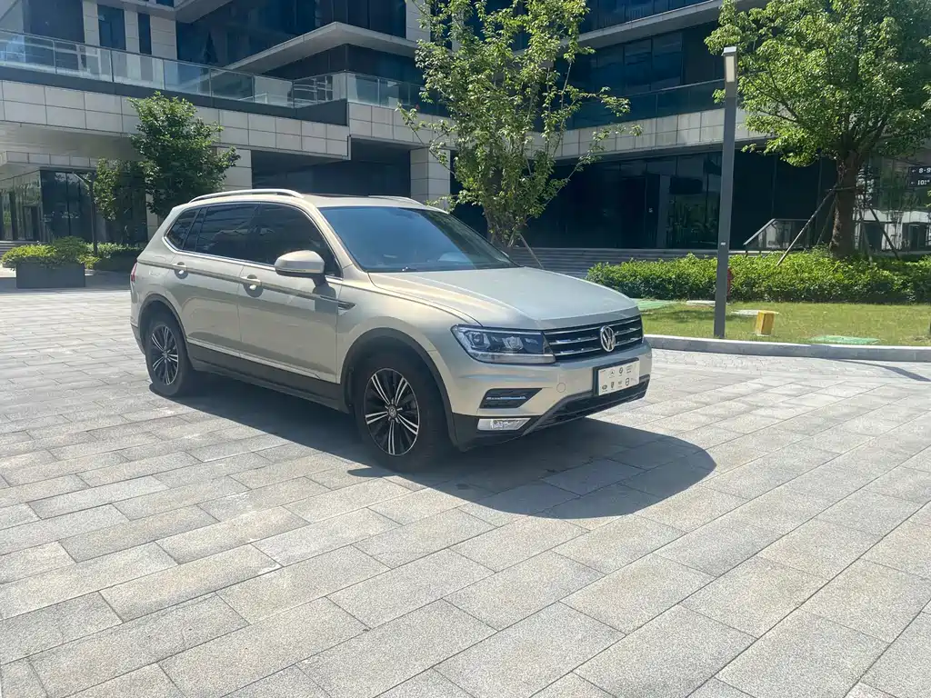 Volkswagen Tiguan L — фото 8