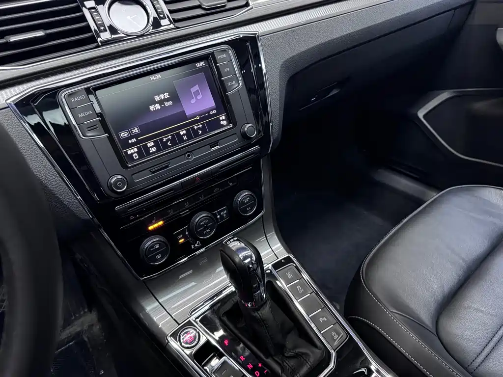 Volkswagen Passat — фото 13
