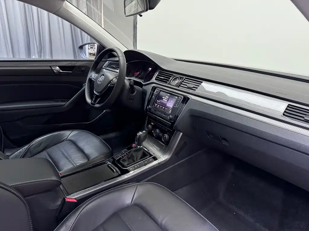 Volkswagen Passat — фото 5
