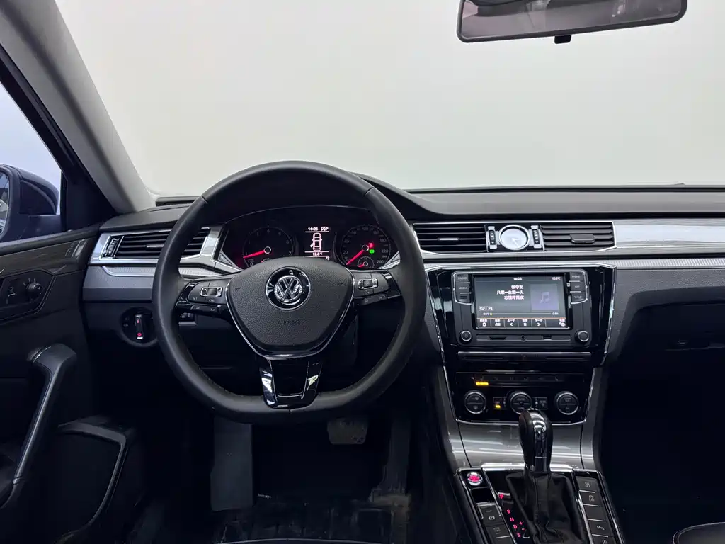Volkswagen Passat — фото 8