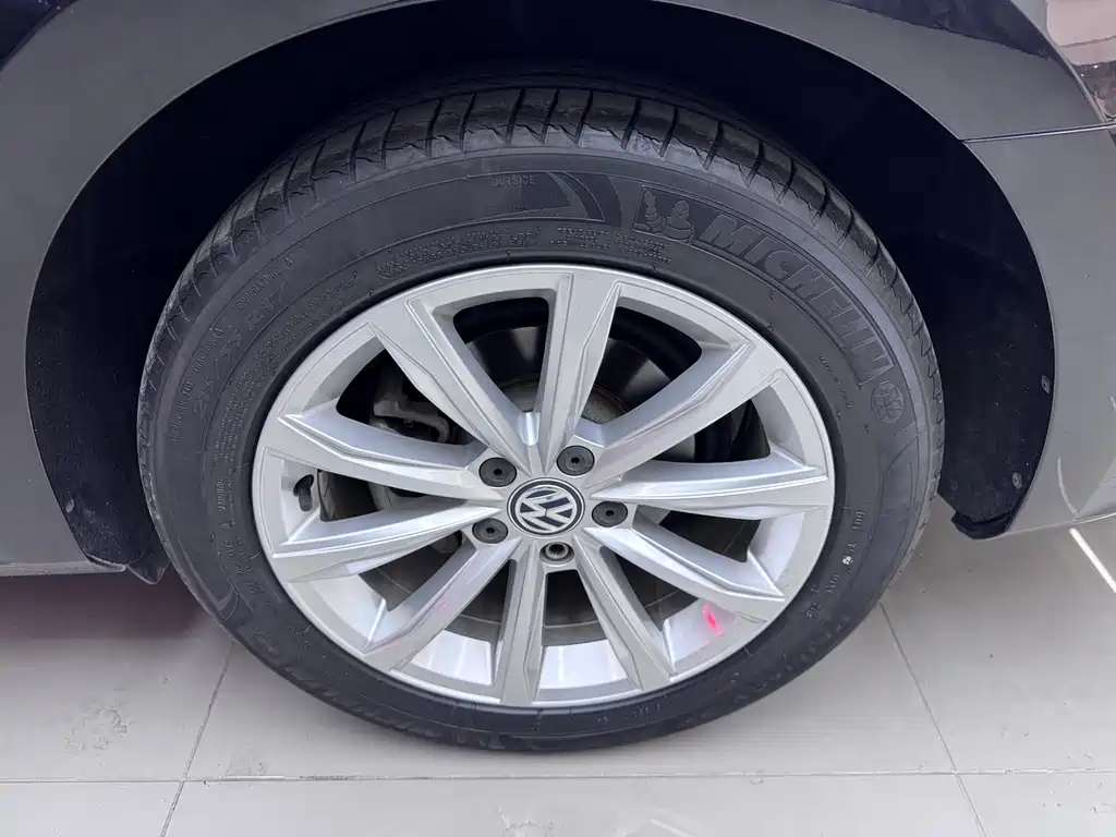 Volkswagen Passat — фото 10