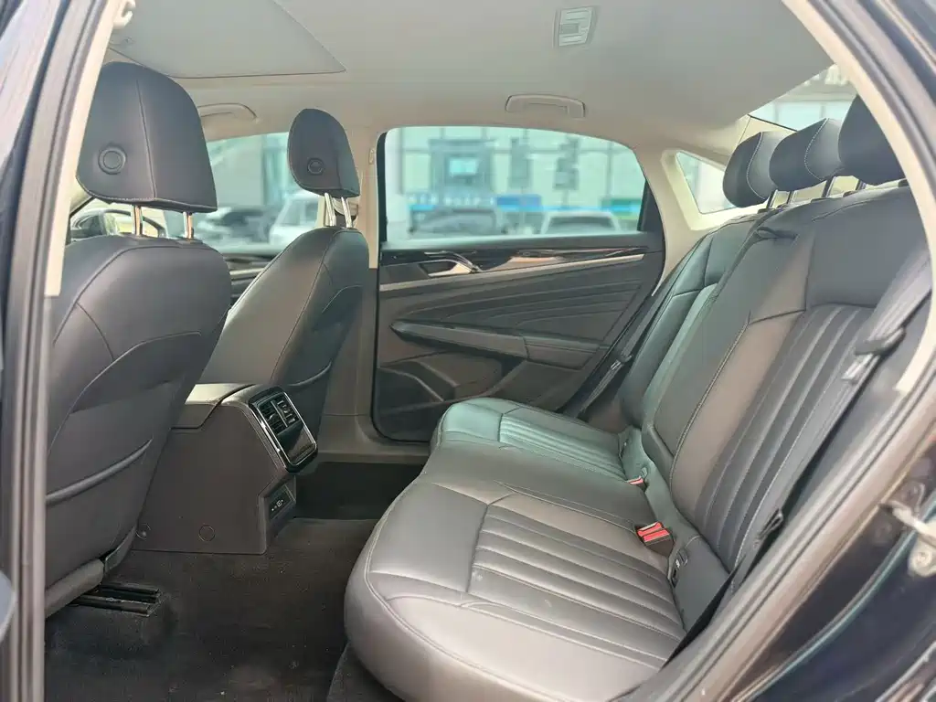 Volkswagen Passat — фото 6