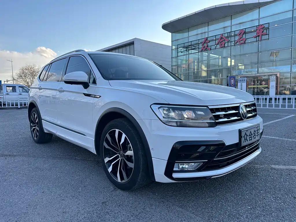 Volkswagen Tiguan L — фото 3