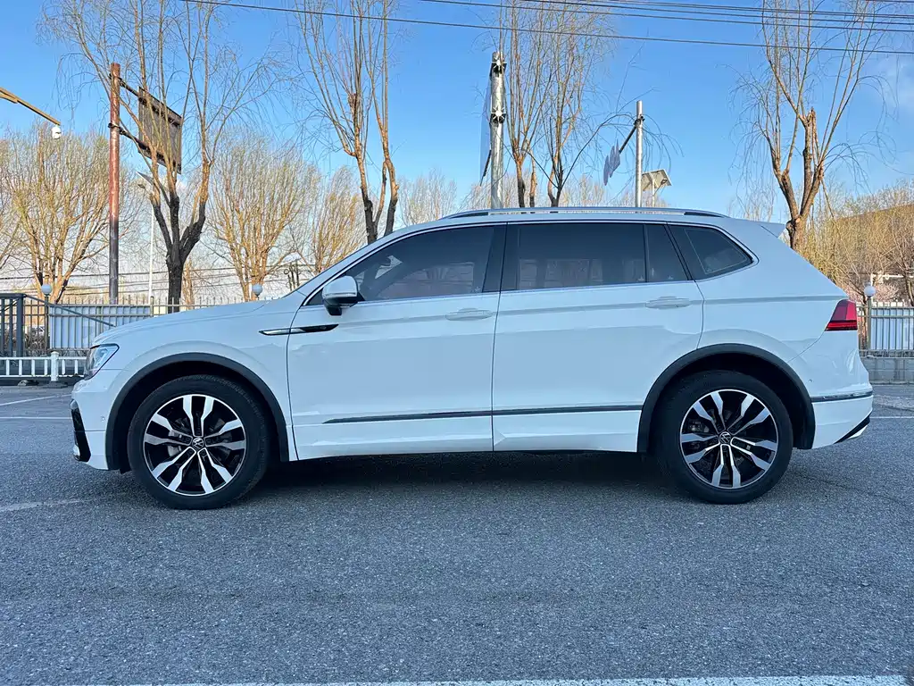 Volkswagen Tiguan L — фото 4