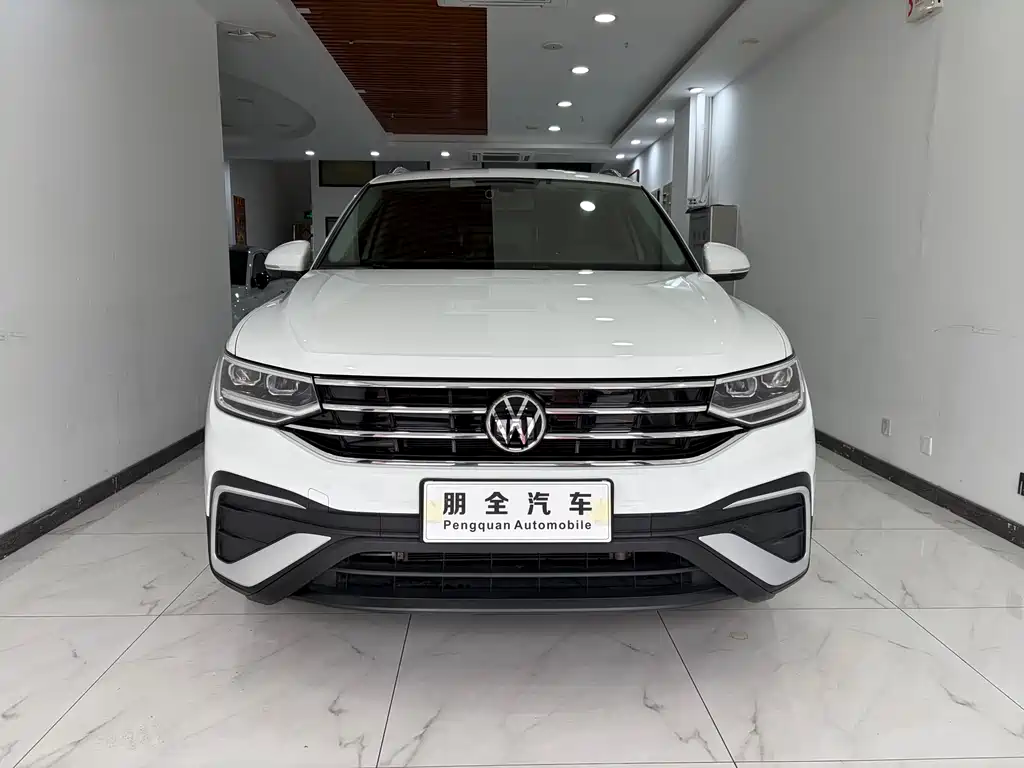 Volkswagen Tiguan L — фото 2