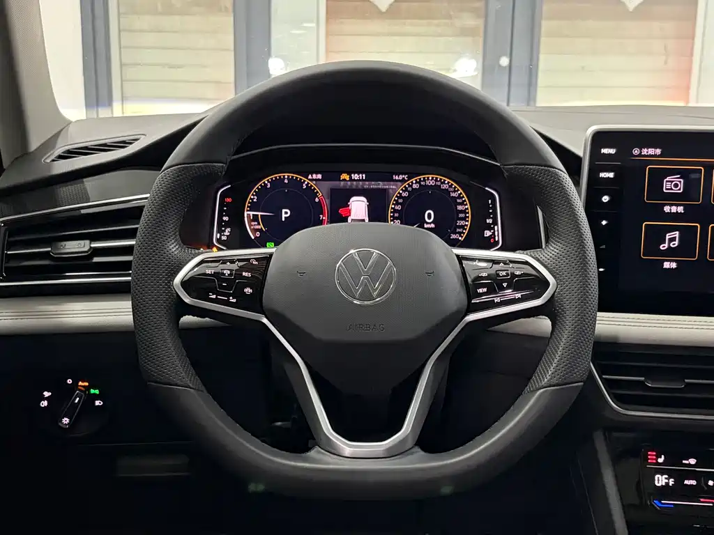 Volkswagen Tiguan L — фото 7