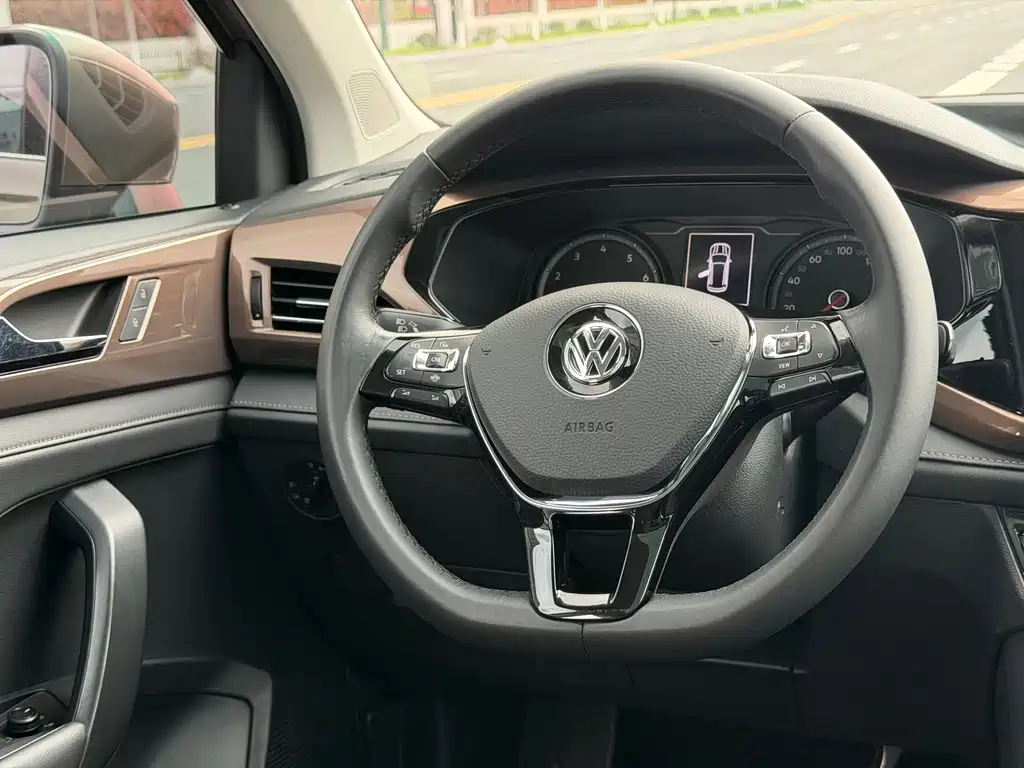 Volkswagen Tharu — фото 8