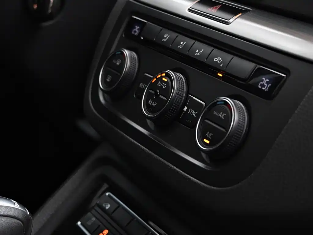 Volkswagen Sharan — фото 31