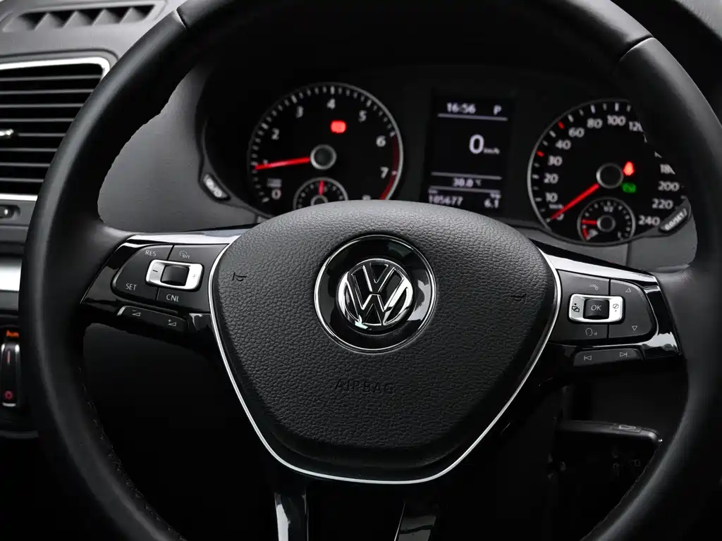 Volkswagen Sharan — фото 32