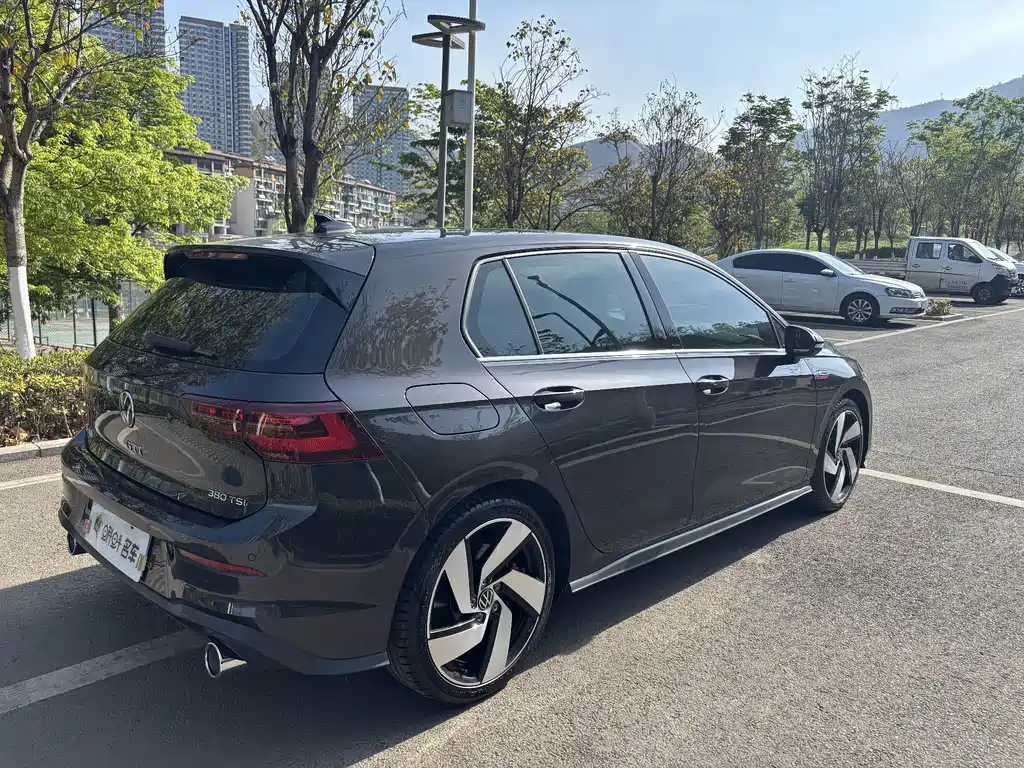 Volkswagen Golf GTI — фото 6