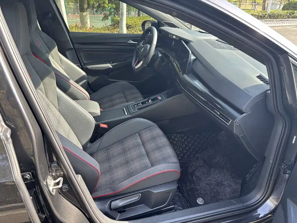 Volkswagen Golf GTI — фото 8