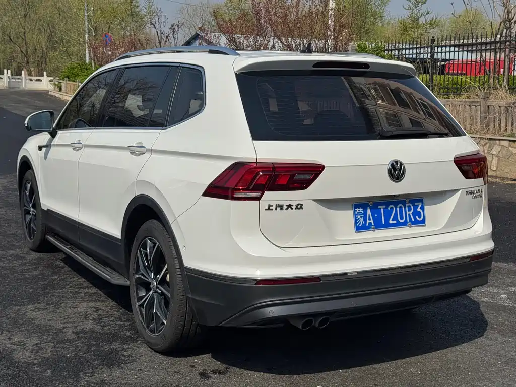 Volkswagen Tiguan L — фото 6