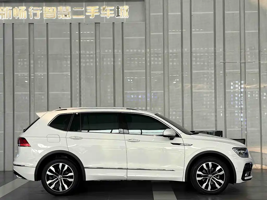 Volkswagen Tiguan L — фото 4