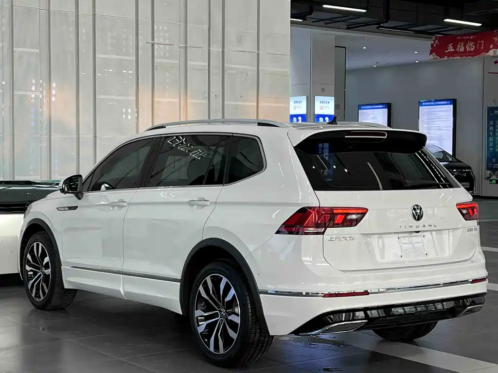 Volkswagen Tiguan L — фото 5