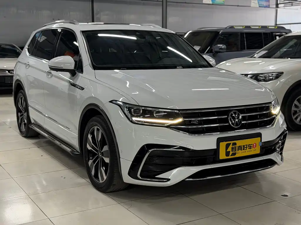 Volkswagen Tiguan L — фото 3