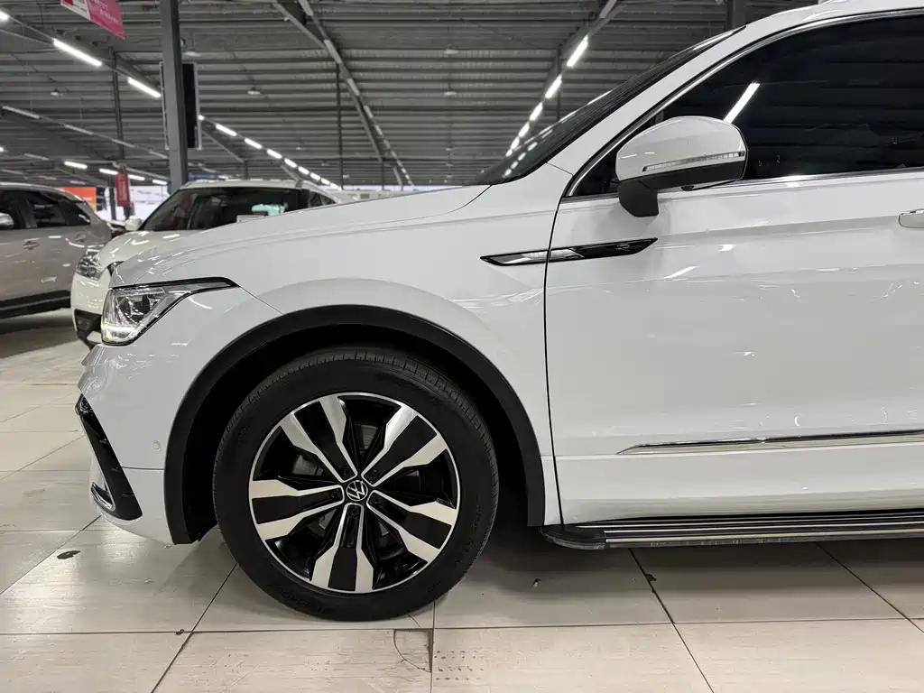 Volkswagen Tiguan L — фото 4