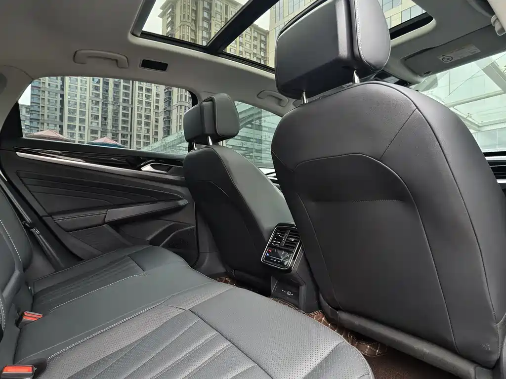 Volkswagen Passat — фото 8