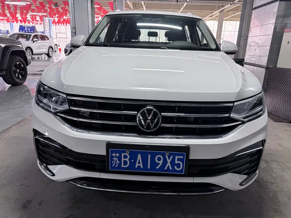 Volkswagen Tiguan L — фото 2