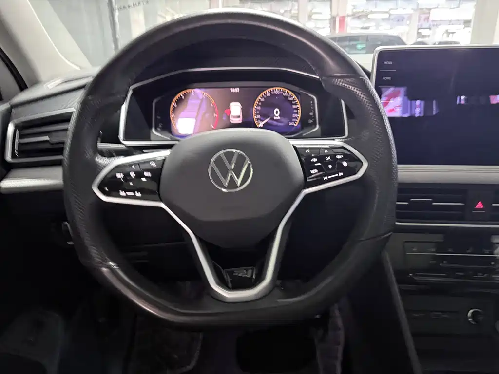 Volkswagen Tiguan L — фото 14