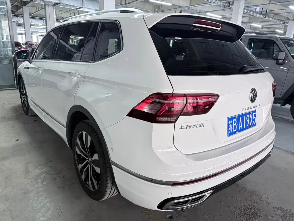 Volkswagen Tiguan L — фото 17