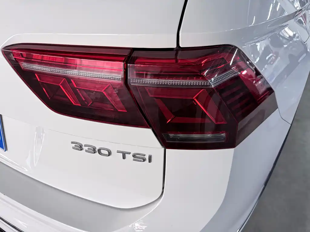 Volkswagen Tiguan L — фото 20