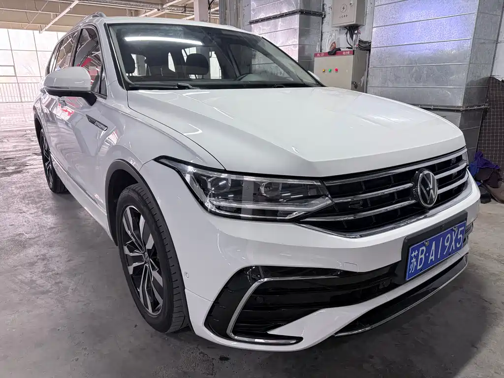 Volkswagen Tiguan L — фото 3